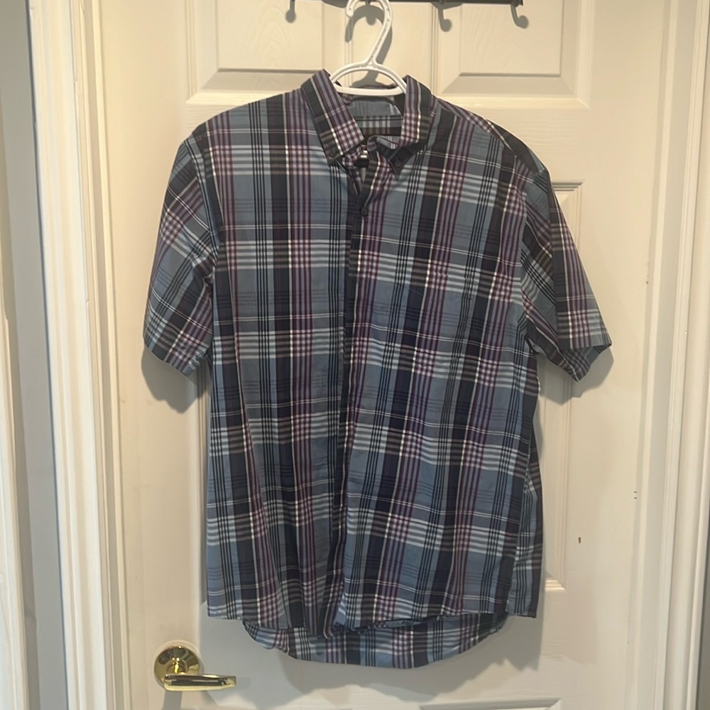 VanHeusen short sleeve.  Large, plaid